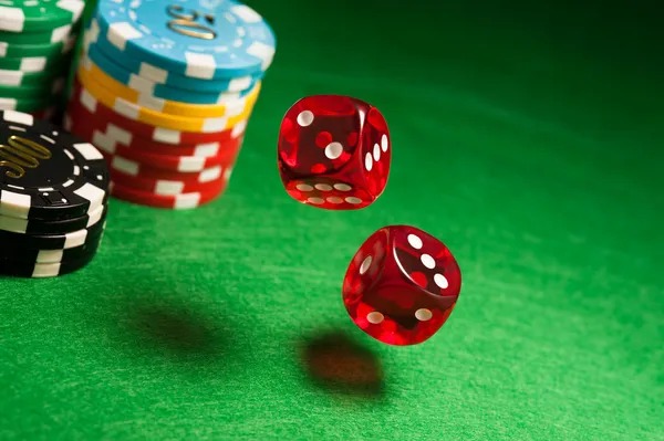 akurat toto mobile app home screen showing live football and casino options